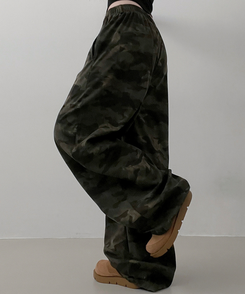 カモパターンスリットワイドバンドパンツ KHAKI