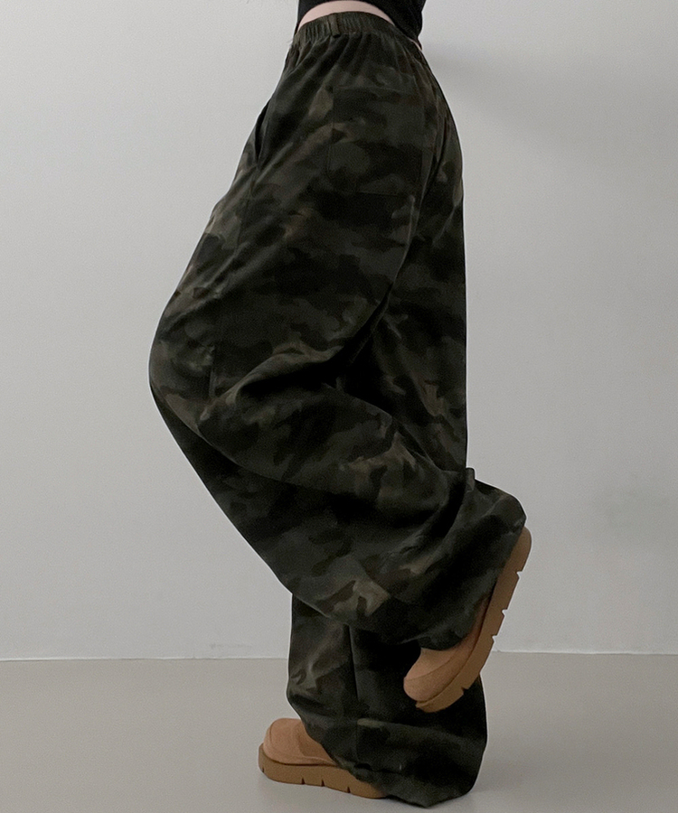 カモパターンスリットワイドバンドパンツ KHAKI
