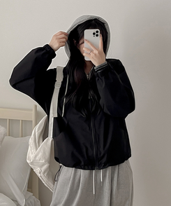 ベーシックフードウインドブレーカー BLACK