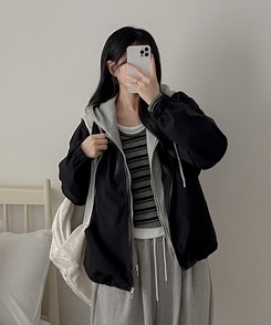 ベーシックフードウインドブレーカー BLACK