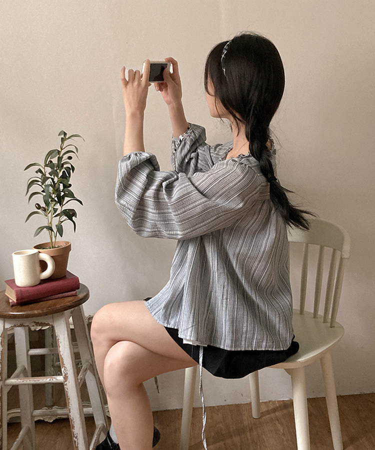 호시 스트라이프 프릴 리본 레이어드 블라우스 세트 차콜