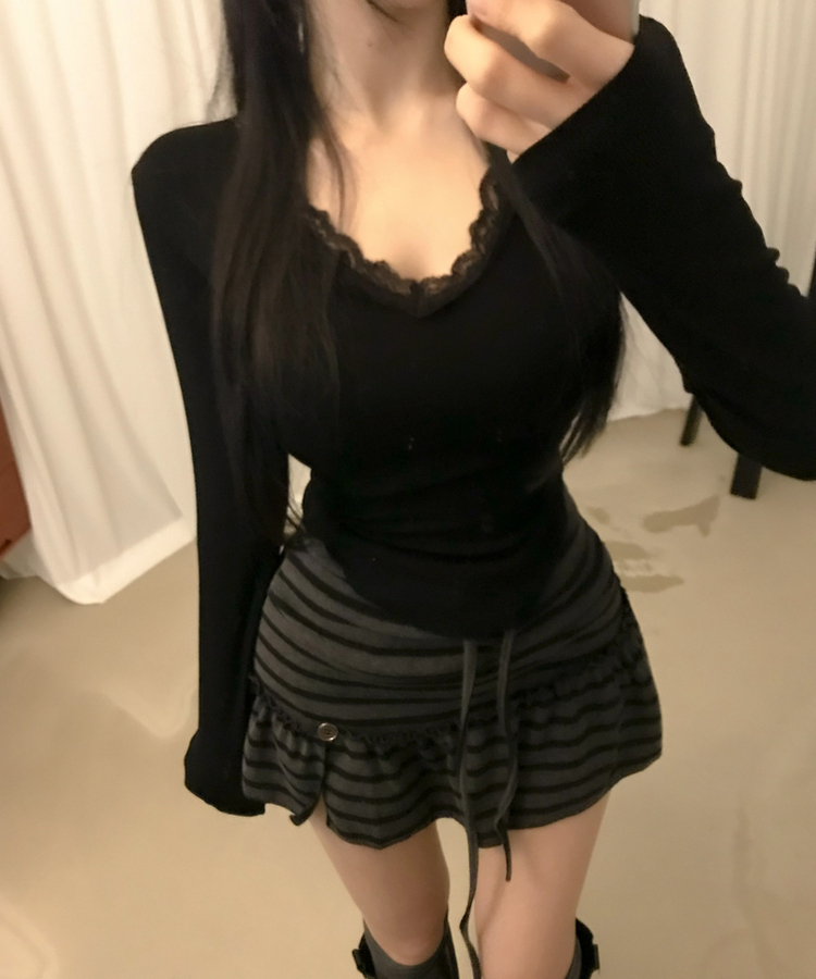 レースVネックリブ長袖Tシャツ BLACK