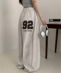 レタリングワイドトレーニングパンツ OATMEAL