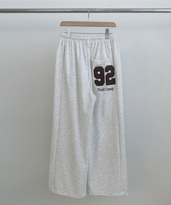 レタリングワイドトレーニングパンツ