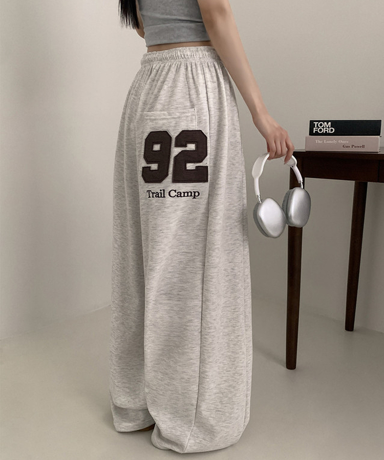 レタリングワイドトレーニングパンツ OATMEAL