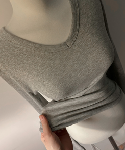 ベーシッVネック長袖Tシャツ(6color)