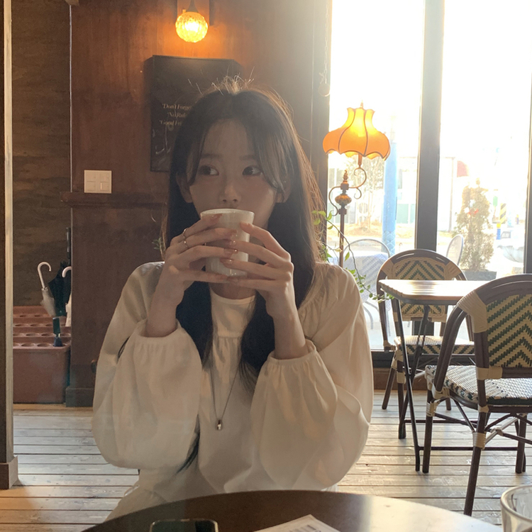 레이어드 퓨어 라운드 캉캉 셔링 프릴 허리리본 스트링 긴팔 벌룬 블라우스 봄신상 화이트