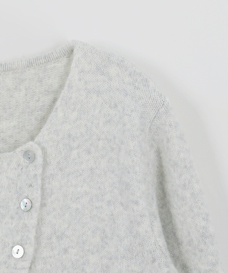 アシンメトリーボタンカーディガン