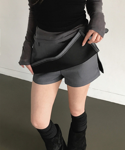 【ベルト付き】サイドスリットミニスカートパンツ CHARCOAL