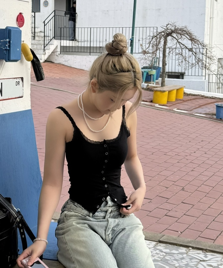 레이스 스냅 버튼 나시 블랙