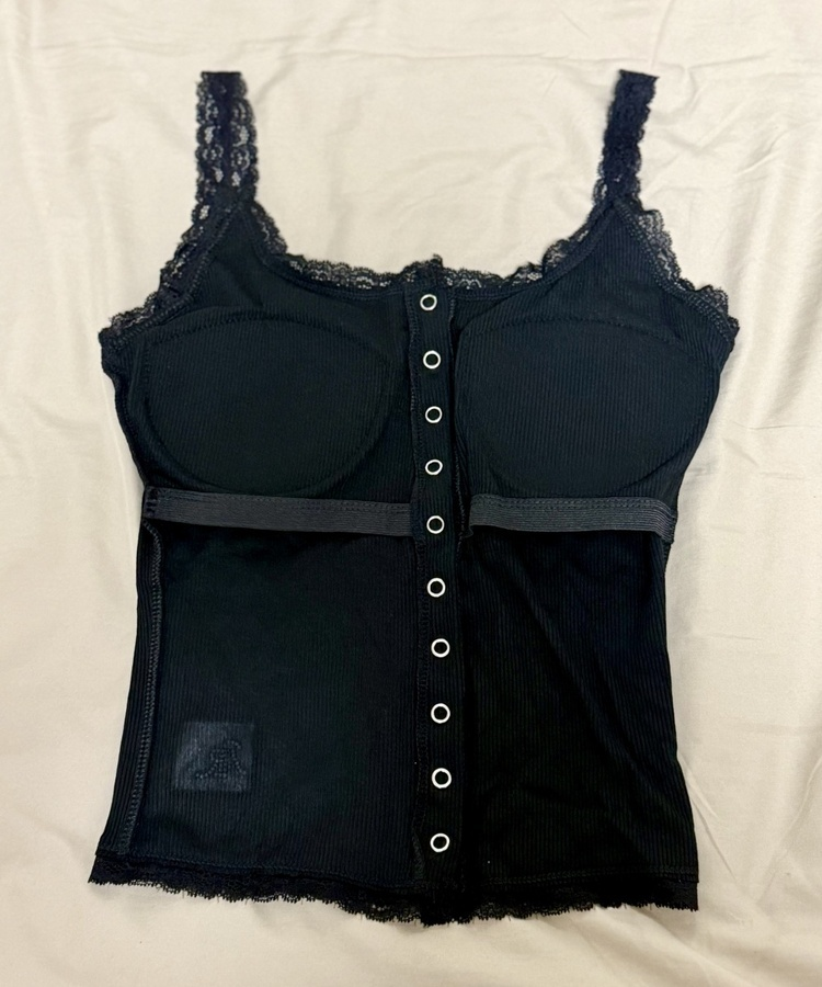 레이스 스냅 버튼 나시 블랙