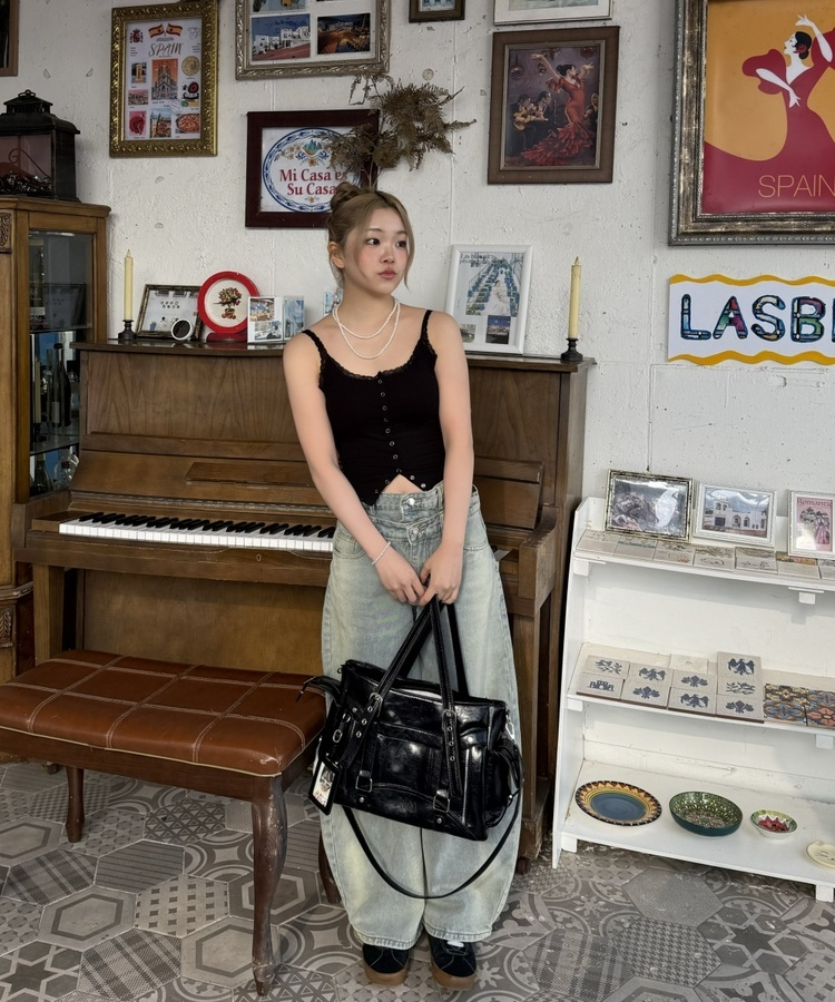 글로시 벨트 백 블랙