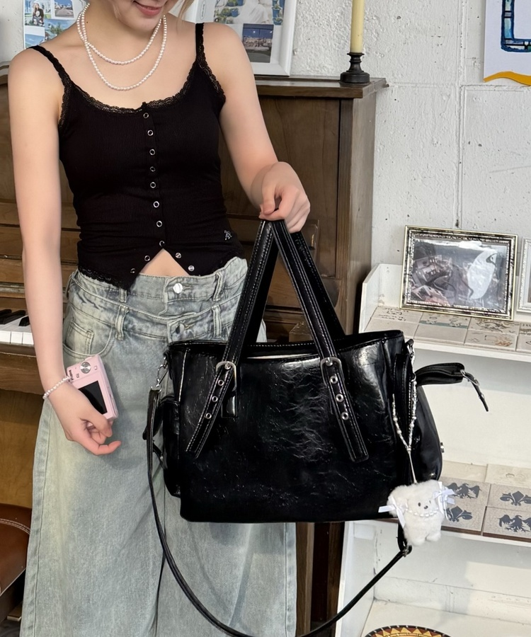 글로시 벨트 백 블랙