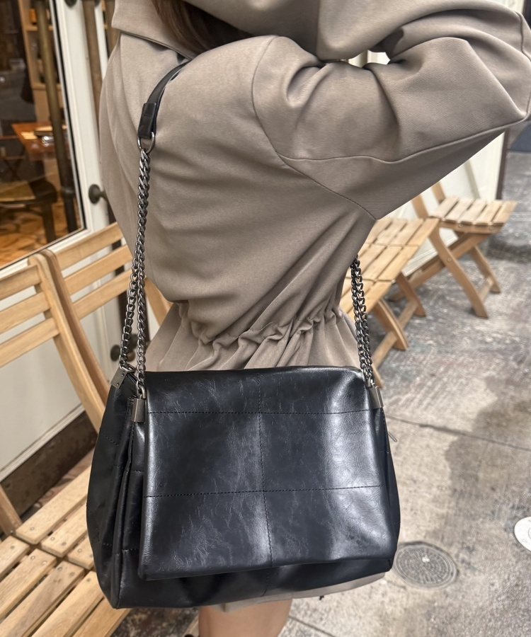 スクエアチェーンクロスバッグ BLACK