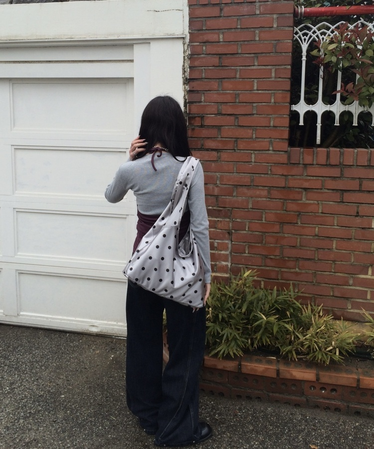 도트 나일론 숄더백 실버