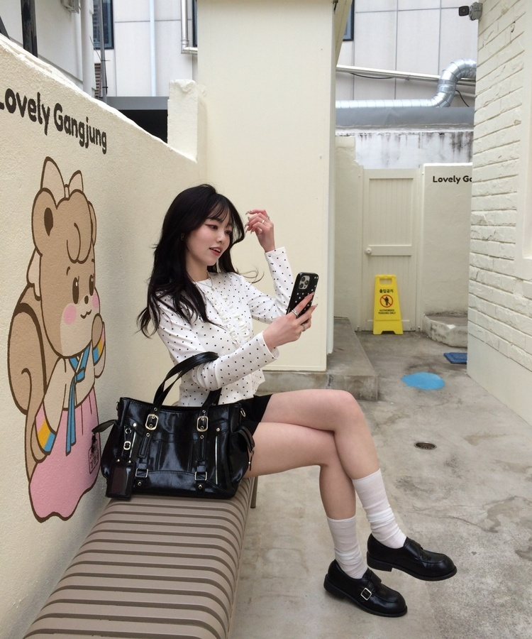 아일렛 숄더백 블랙