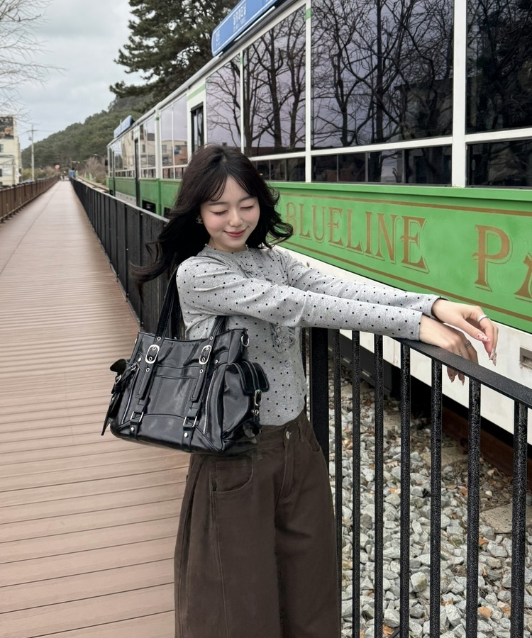 아일렛 숄더백 블랙