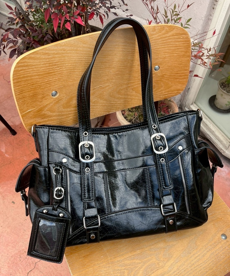 아일렛 숄더백 블랙