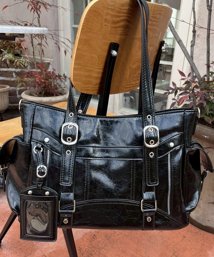 아일렛 숄더백 블랙