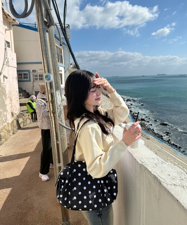 도트 숄더백 블랙