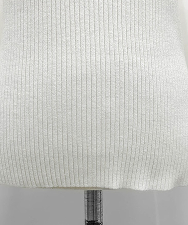 Vネックリブニット