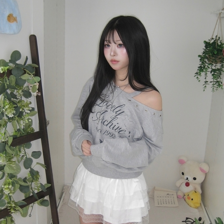 빈티지 레터링 아일렛포인트 어깨트임 힙 유니크 크롭맨투맨 긴팔 티셔츠 메란지