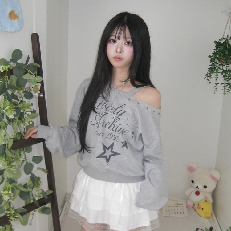 빈티지 레터링 아일렛포인트 어깨트임 힙 유니크 크롭맨투맨 긴팔 티셔츠 메란지
