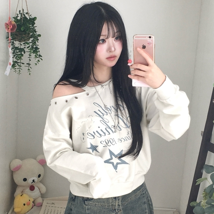 빈티지 레터링 아일렛포인트 어깨트임 힙 유니크 크롭맨투맨 긴팔 티셔츠 밀크