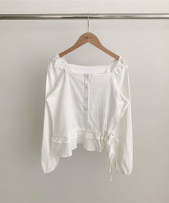 スクエアネックパフフリル長袖ブラウス