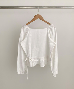 スクエアネックパフフリル長袖ブラウス