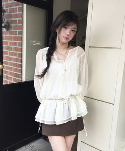 Vネックフリルシャーリングブラウス IVORY