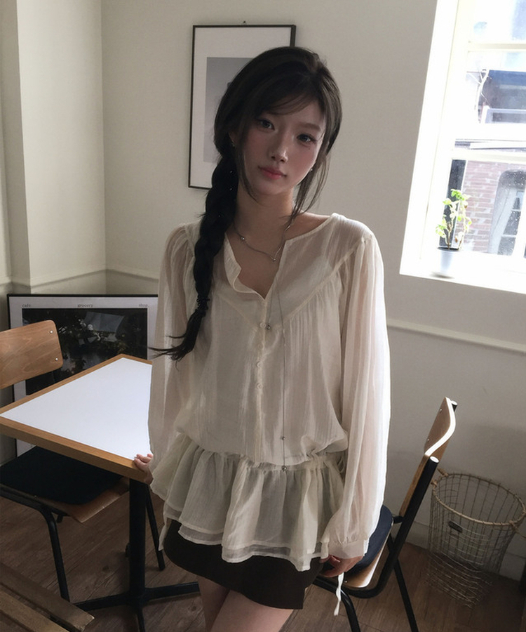 Vネックフリルシャーリングブラウス IVORY