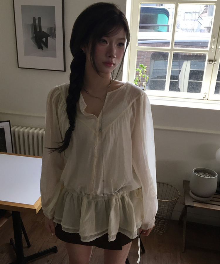 Vネックフリルシャーリングブラウス IVORY