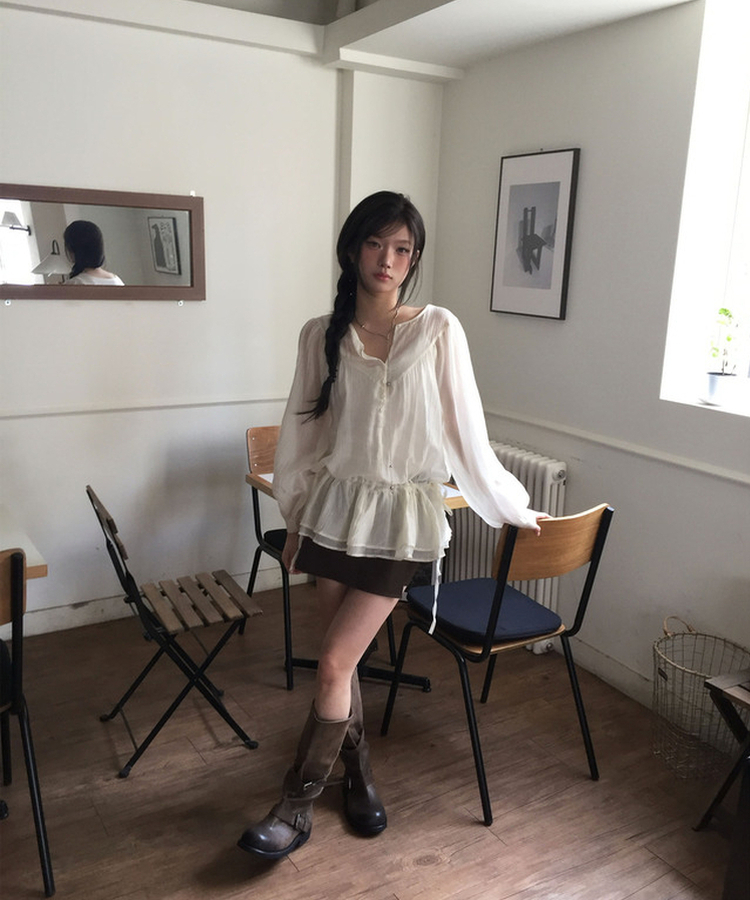 Vネックフリルシャーリングブラウス IVORY