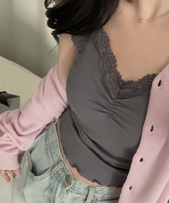 로제 레이스 꽃 셔링 슬리브리스 나시 차콜