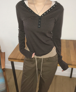 ボタンストライプトップス BROWN