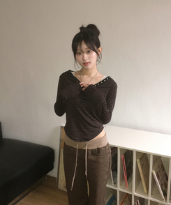 ボタンストライプトップス BROWN