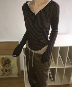 ボタンストライプトップス BROWN