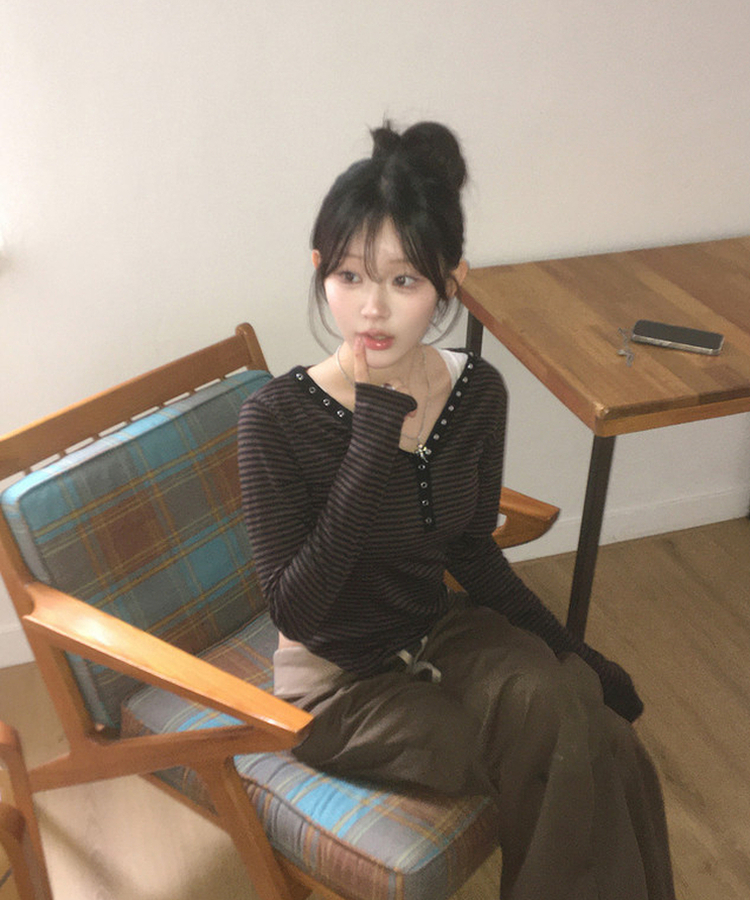 ボタンストライプトップス BROWN