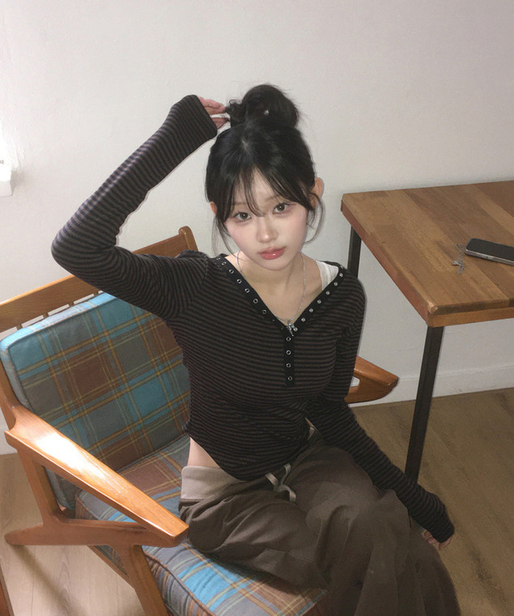 ボタンストライプトップス BROWN