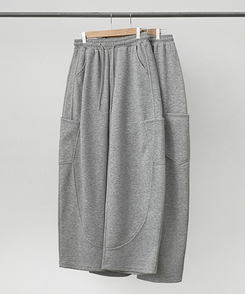 カーブワイドパンツ