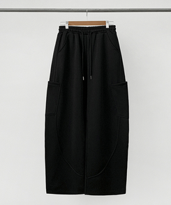 カーブワイドパンツ