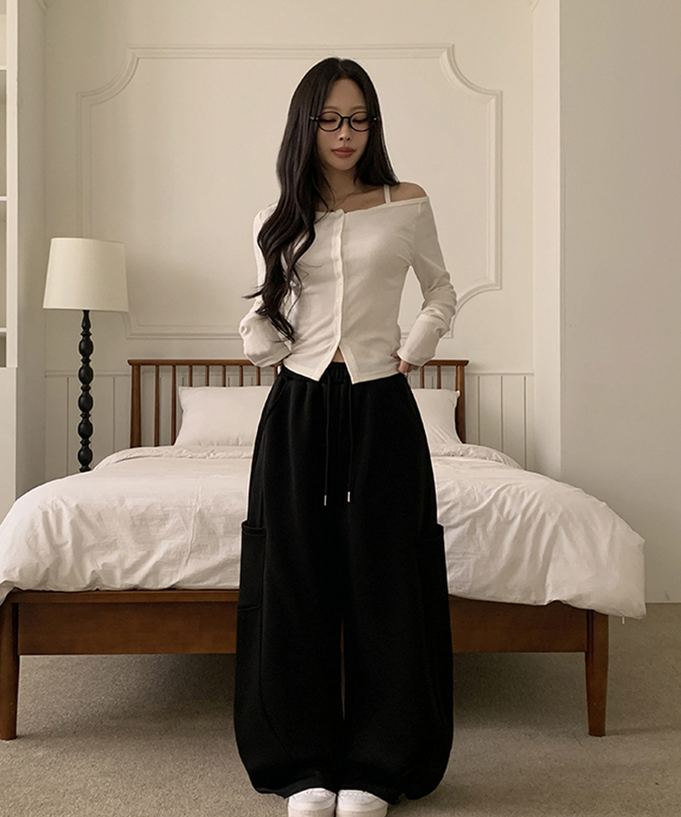 カーブワイドパンツ BLACK