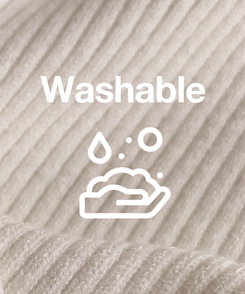 （MADE／イージーウォッシャブル／3タイプ展開／ソフト＆伸縮性◎）ラウンド・スクエア・Vネック ペンダント付き リブニット