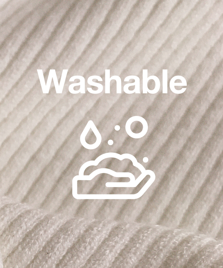 （MADE／イージーウォッシャブル／3タイプ展開／ソフト＆伸縮性◎）ラウンド・スクエア・Vネック ペンダント付き リブニット