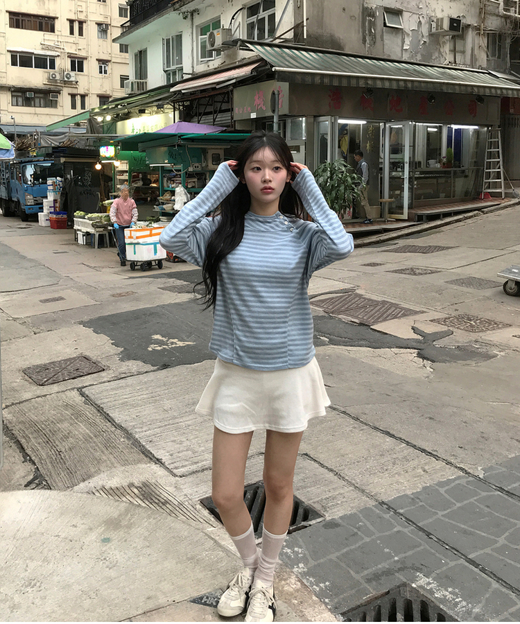 ボタンフードトップス SKY BLUE