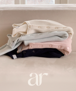 (MADE / Easy Washable / 2 Neck Types / Soft & Stretchy) Mother-of-Pearl Pendant Ribbed Knit Cardigan