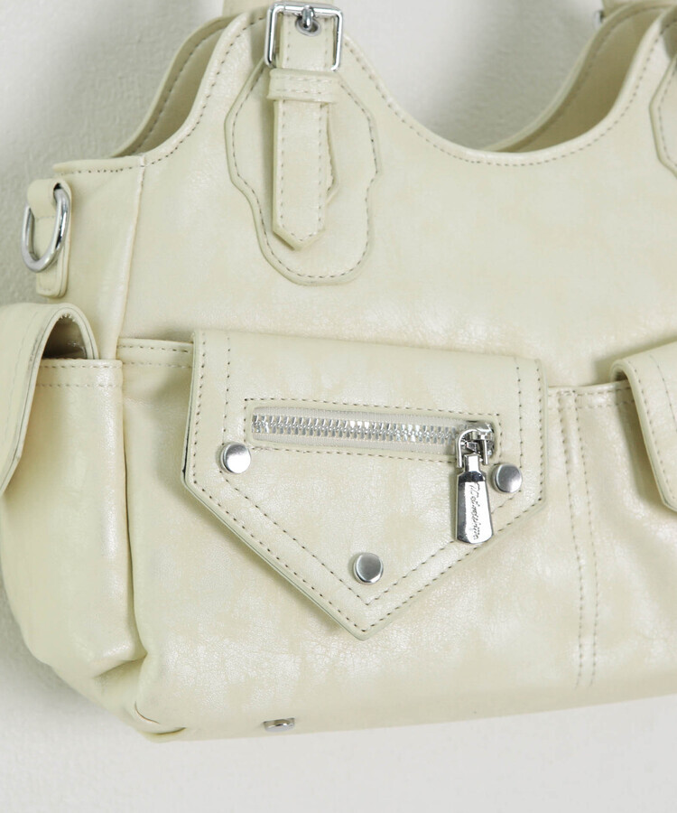 【今回の企画展限定キーリング贈呈】Y2Kマルチポケットショルダーバッグ