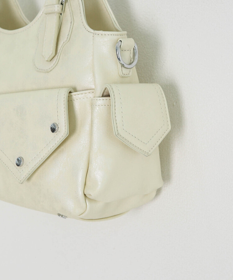 【今回の企画展限定キーリング贈呈】Y2Kマルチポケットショルダーバッグ