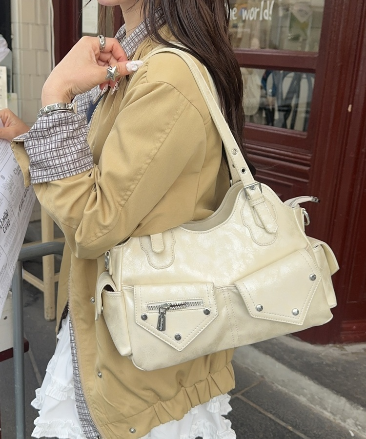 【今回の企画展限定キーリング贈呈】Y2Kマルチポケットショルダーバッグ BEIGE